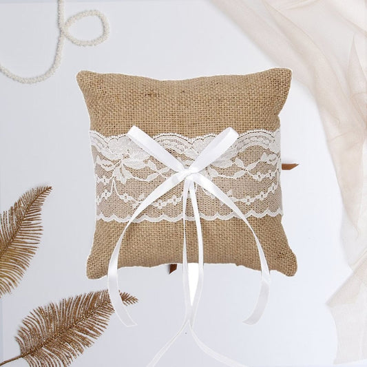 Schönes elegantes Ringkissen aus Jute